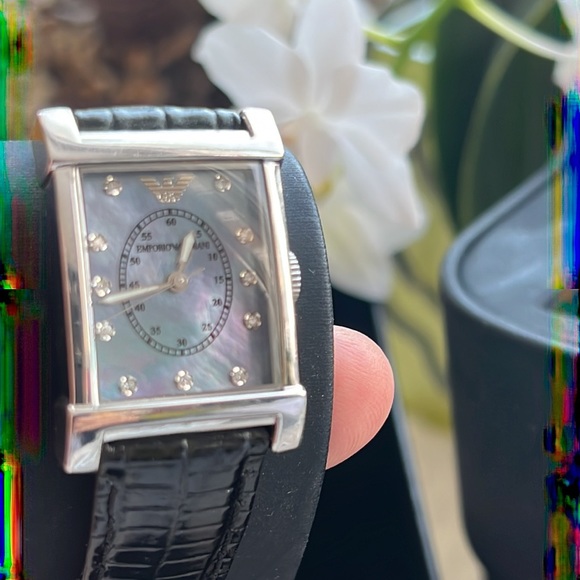 Emporio Armani watch with jewels - Picture 3 of 7